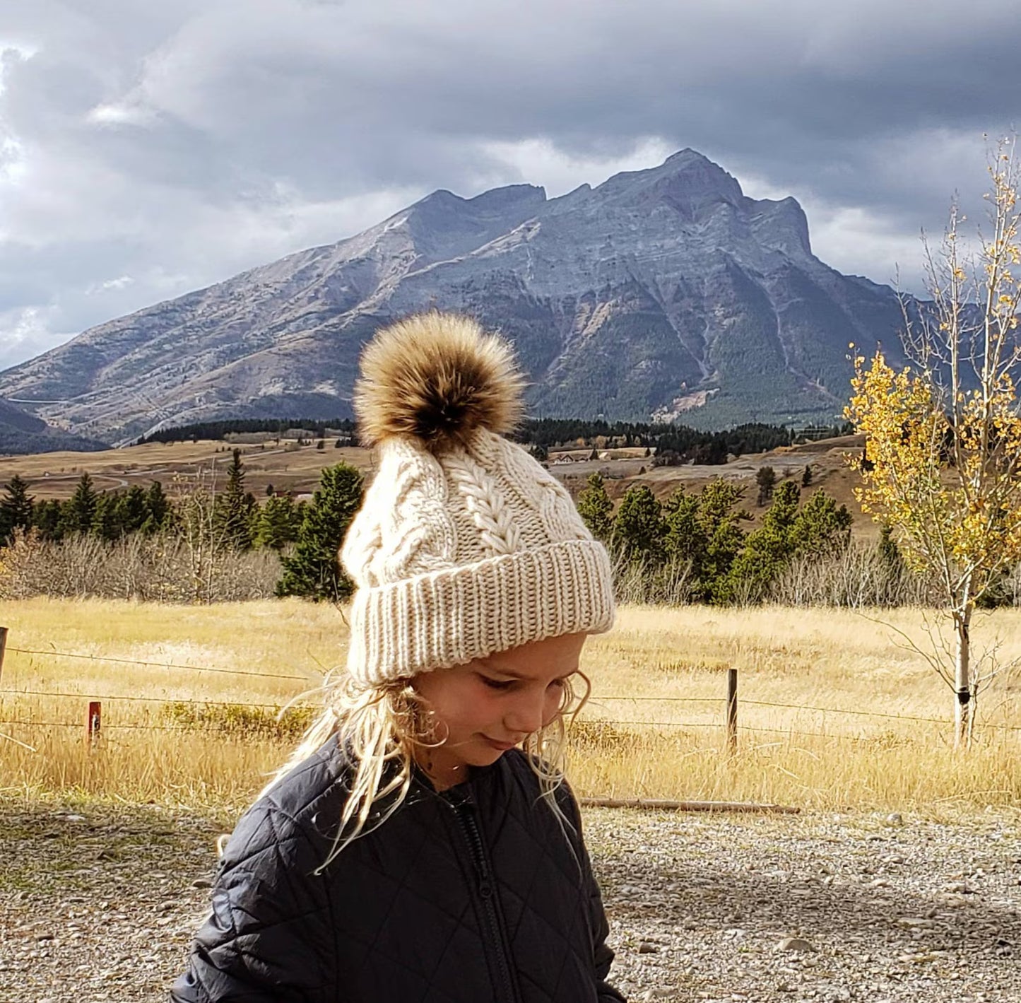 Ammil Beanie – Cable Knit Hat Pattern ❄️🧶