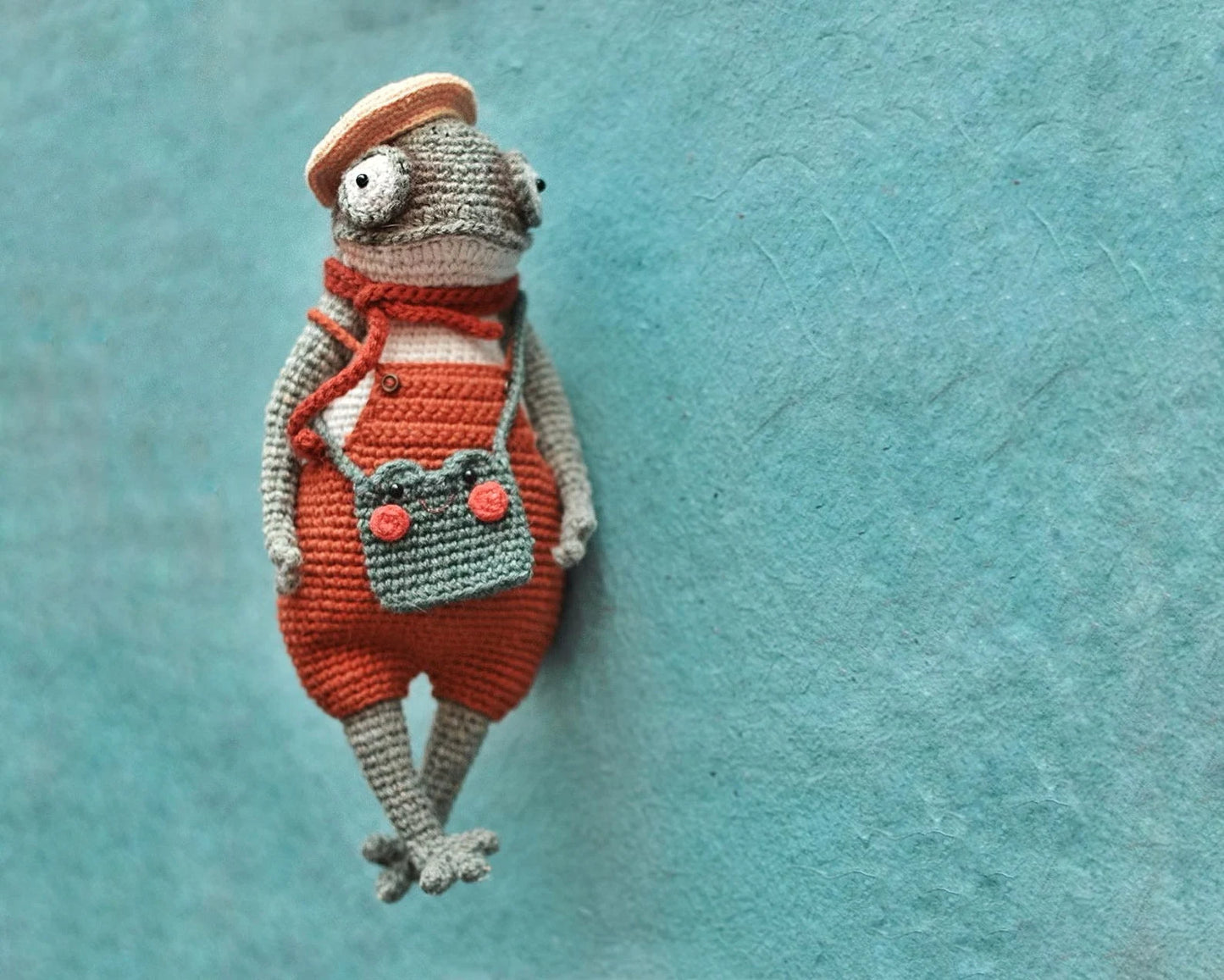 🐸 Cute Frog Amigurumi Crochet Pattern – Vintage Plush Doll