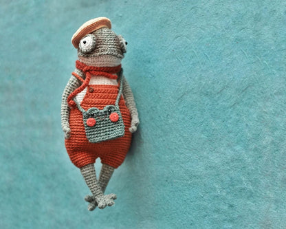 🐸 Cute Frog Amigurumi Crochet Pattern – Vintage Plush Doll