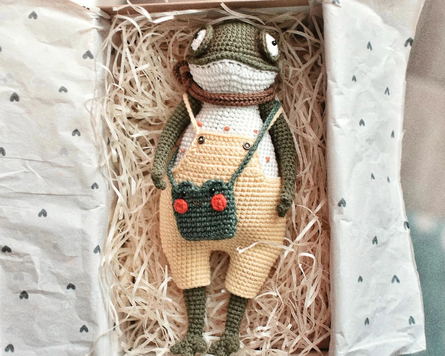 🐸 Cute Frog Amigurumi Crochet Pattern – Vintage Plush Doll