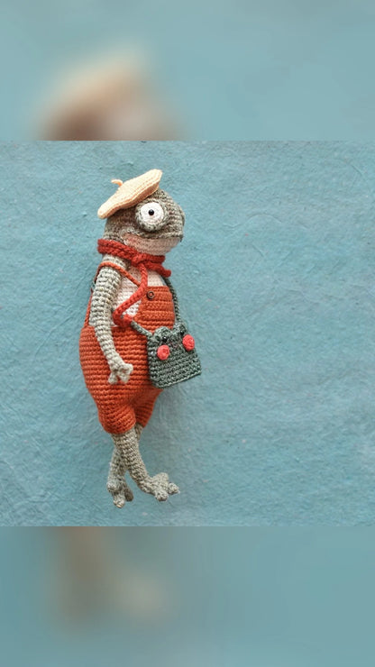 🐸 Cute Frog Amigurumi Crochet Pattern – Vintage Plush Doll